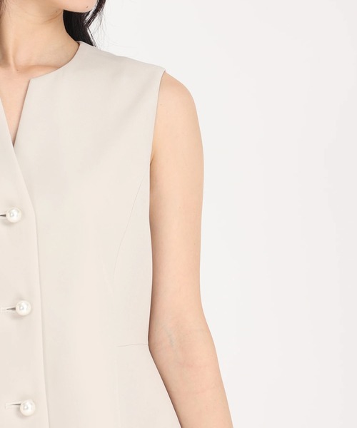 STRAWBERRY-FIELDS(ストロベリーフィールズ)の「【限定カラーあり】パール釦ペプラムジレ(ベスト・レディース・ブラック/グレイッシュベージュ/ネイビー・2)」の10枚目の写真