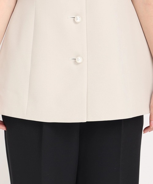 STRAWBERRY-FIELDS(ストロベリーフィールズ)の「【限定カラーあり】パール釦ペプラムジレ(ベスト・レディース・ブラック/グレイッシュベージュ/ネイビー・2)」の11枚目の写真