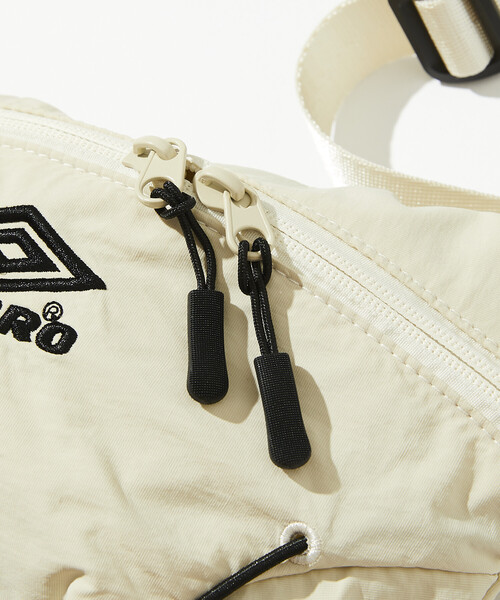 UMBRO（アンブロ）の「UMBRO/アンブロ SP Small BAG/別注 スモール ボディバッグ（ショルダーバッグ・メンズ・オフホワイト/チャコールグレー/ブラック/ベージュ系/チェック/グレー系/ベージュ系その他/ブラック系その他・ﾌﾘ-）」の15枚目の写真