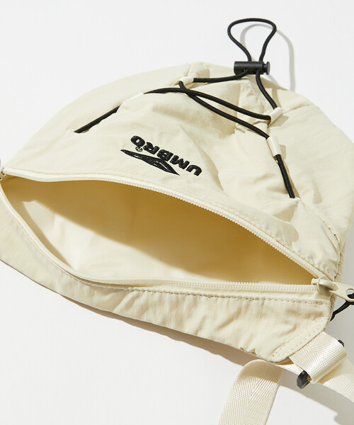 UMBRO（アンブロ）の「UMBRO/アンブロ SP Small BAG/別注 スモール ボディバッグ（ショルダーバッグ・メンズ・オフホワイト/チャコールグレー/ブラック/ベージュ系/チェック/グレー系/ベージュ系その他/ブラック系その他・ﾌﾘ-）」の16枚目の写真