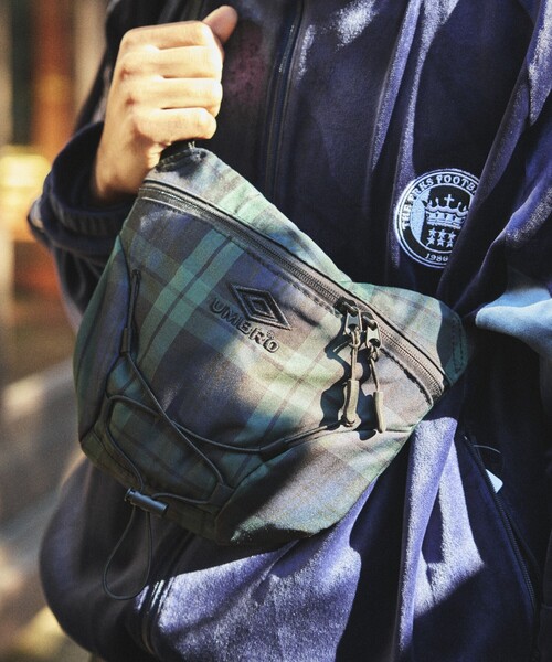 UMBRO（アンブロ）の「UMBRO/アンブロ SP Small BAG/別注 スモール ボディバッグ（ショルダーバッグ・メンズ・オフホワイト/チャコールグレー/ブラック/ベージュ系/チェック/グレー系/ベージュ系その他/ブラック系その他・ﾌﾘ-）」の9枚目の写真