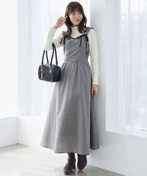 MAJESTIC LEGON（マジェスティックレゴン）の「ラインストーンタートルネックニット（ニット/セーター・レディース・グレー/ブラック/アイボリー/ピンク・MEDIUM）」の5枚目の写真