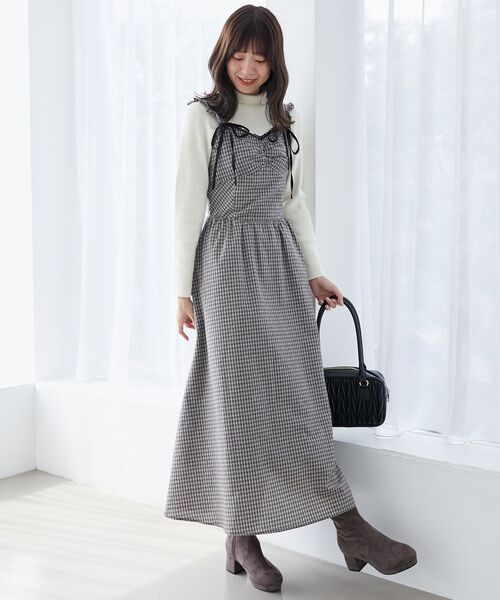 MAJESTIC LEGON（マジェスティックレゴン）の「ラインストーンタートルネックニット（ニット/セーター・レディース・グレー/ブラック/アイボリー/ピンク・MEDIUM）」の7枚目の写真