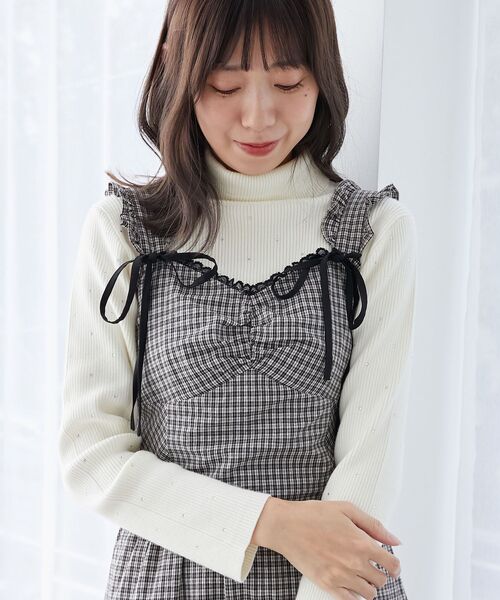 MAJESTIC LEGON（マジェスティックレゴン）の「ラインストーンタートルネックニット（ニット/セーター・レディース・グレー/ブラック/アイボリー/ピンク・MEDIUM）」の9枚目の写真