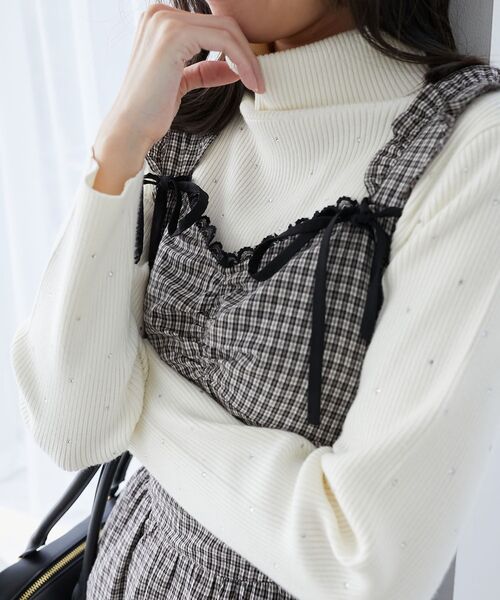 MAJESTIC LEGON（マジェスティックレゴン）の「ラインストーンタートルネックニット（ニット/セーター・レディース・グレー/ブラック/アイボリー/ピンク・MEDIUM）」の12枚目の写真