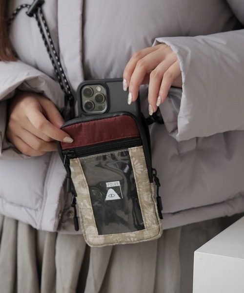 POLeR（ポーラー）の「POLeR/ポーラー PADDED MOBILE PASS POUCH