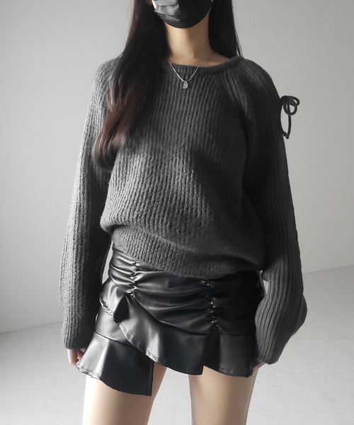 me+em select(ミームセレクト)の「※※【 3color 】カットアウトショルダーリボンオーバーリブニット / Cut-out shoulder ribbon over lib knit(ニット/セーター・レディース・グレー/チャコール/ベージュ・FREE)」の4枚目の写真