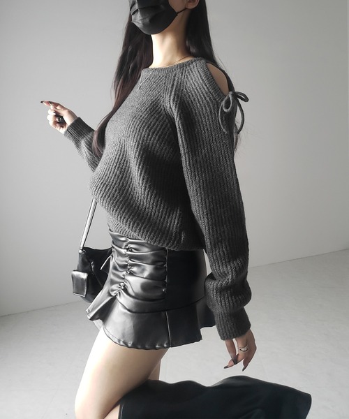 me+em select(ミームセレクト)の「※※【 3color 】カットアウトショルダーリボンオーバーリブニット / Cut-out shoulder ribbon over lib knit(ニット/セーター・レディース・グレー/チャコール/ベージュ・FREE)」の5枚目の写真