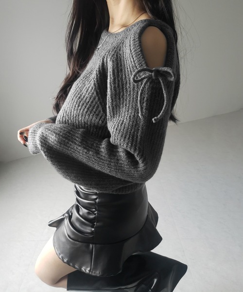 me+em select(ミームセレクト)の「※※【 3color 】カットアウトショルダーリボンオーバーリブニット / Cut-out shoulder ribbon over lib knit(ニット/セーター・レディース・グレー/チャコール/ベージュ・FREE)」の7枚目の写真