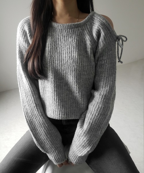 me+em select(ミームセレクト)の「※※【 3color 】カットアウトショルダーリボンオーバーリブニット / Cut-out shoulder ribbon over lib knit(ニット/セーター・レディース・グレー/チャコール/ベージュ・FREE)」の10枚目の写真