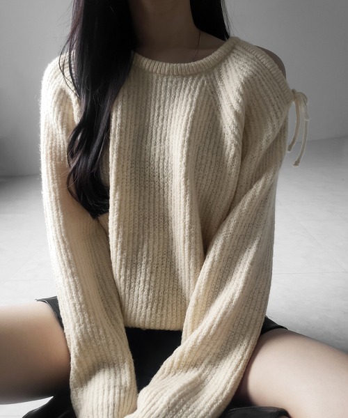 me+em select(ミームセレクト)の「※※【 3color 】カットアウトショルダーリボンオーバーリブニット / Cut-out shoulder ribbon over lib knit(ニット/セーター・レディース・グレー/チャコール/ベージュ・FREE)」の19枚目の写真