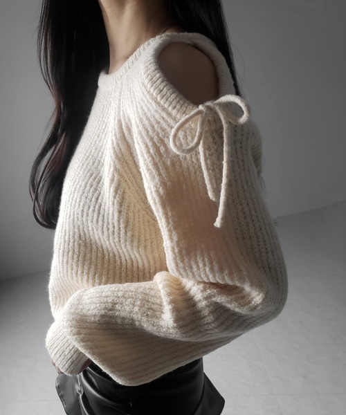 me+em select(ミームセレクト)の「※※【 3color 】カットアウトショルダーリボンオーバーリブニット / Cut-out shoulder ribbon over lib knit(ニット/セーター・レディース・グレー/チャコール/ベージュ・FREE)」の18枚目の写真