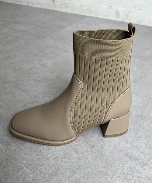 Chez toi(シェトワ)の「サイド切替ショートブーツ(ブーツ・レディース・グレイッシュベージュ/ブラウン/ブラック・MEDIUM/SMALL/LARGE)」の17枚目の写真