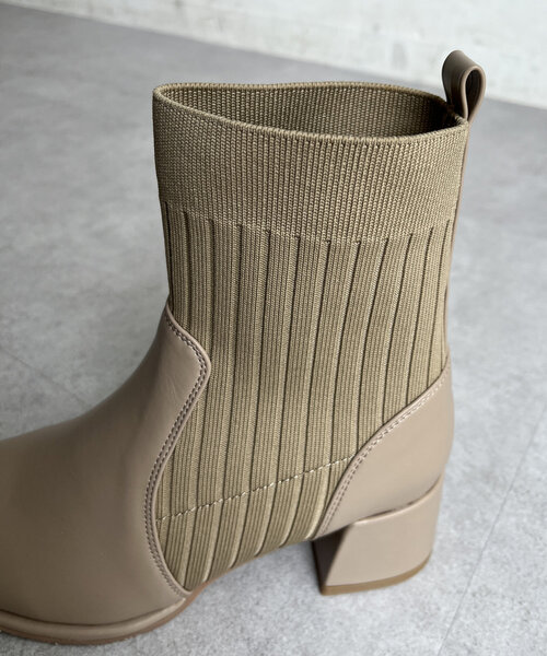 Chez toi(シェトワ)の「サイド切替ショートブーツ(ブーツ・レディース・グレイッシュベージュ/ブラウン/ブラック・MEDIUM/SMALL/LARGE)」の16枚目の写真