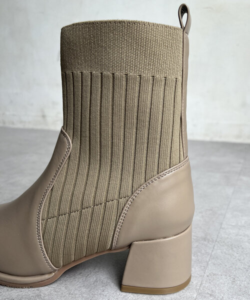 Chez toi(シェトワ)の「サイド切替ショートブーツ(ブーツ・レディース・グレイッシュベージュ/ブラウン/ブラック・MEDIUM/SMALL/LARGE)」の15枚目の写真