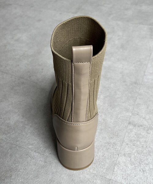 Chez toi(シェトワ)の「サイド切替ショートブーツ(ブーツ・レディース・グレイッシュベージュ/ブラウン/ブラック・MEDIUM/SMALL/LARGE)」の14枚目の写真