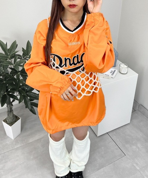 sevens(セブンズ)の「【sevens】ストリートリボンロゴナイロンプルオーバー(その他トップス・レディース・ブルー/グレー/オレンジ・FREE)」の3枚目の写真