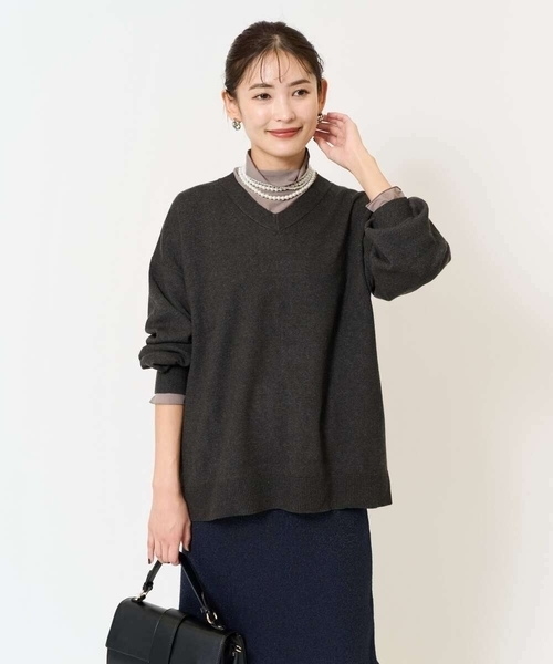 a.v.v（アーヴェヴェ）の「ゆるVネックニット（ニット/セーター・レディース・ダークインディゴブルー/チャコールグレー・34/36/38/40/42）」の22枚目の写真