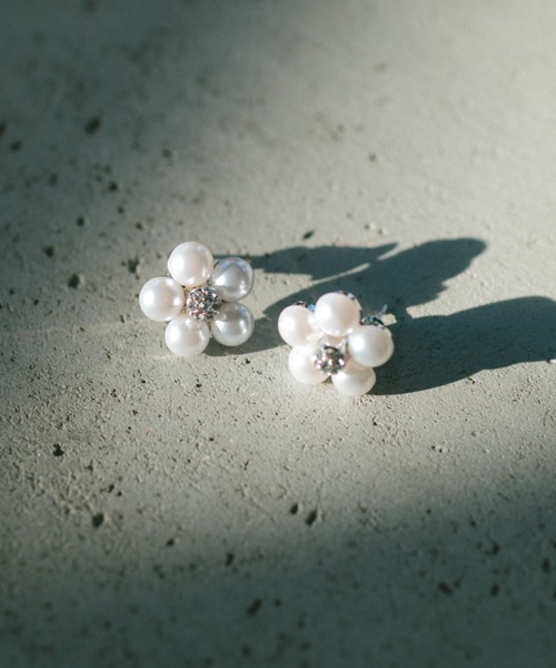 ECREL(エクレール)の「Pearl Flower Pierce(ピアス(両耳用)・レディース・その他・FREE)」の2枚目の写真