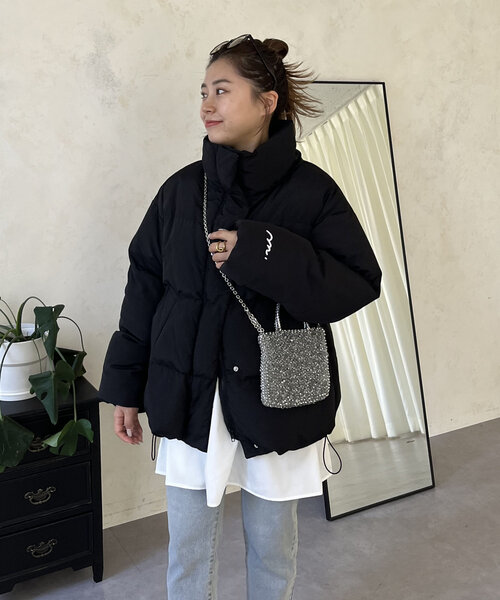 prose verse（プロズヴェール）の「【MOMO】袖刺繍スタンドネック中綿