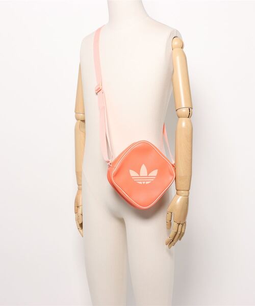 大人気 adidas U AC DIAMONDBAG バッグ コーデのアクセントに 大人気 adidas U AC DIAMONDBAG バッグ コーデのアクセントに