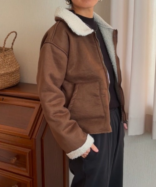 Ritzy(リッツィー)の「ショート丈 フェイクムートン ボアブルゾン(ムートンコート・レディース・モカ/キャメル・M/L)」の10枚目の写真