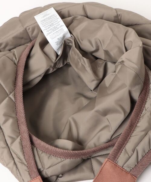 LAVENHAM（ラベンハム）の「Quilted Round Bag Unisex / キルテッド ラウンド バッグ ユニセックス（ショルダーバッグ・メンズ・ベージュ系その他/ダークブラック・ONE SIZE）」の7枚目の写真