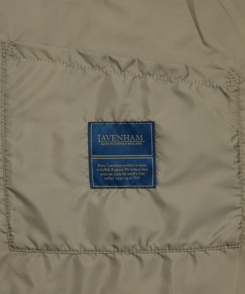 LAVENHAM（ラベンハム）の「Quilted Round Bag Unisex / キルテッド ラウンド バッグ ユニセックス（ショルダーバッグ・メンズ・ベージュ系その他/ダークブラック・ONE SIZE）」の5枚目の写真