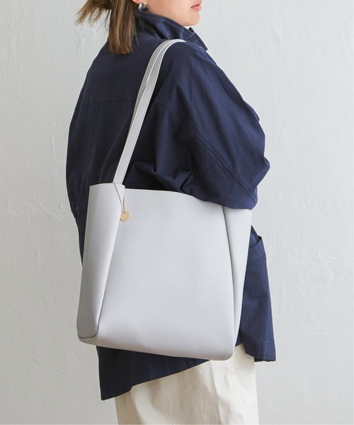 LBC(エルビーシー)の「合皮ミドルトートバッグ(トートバッグ・レディース・ベージュ/ライトグレー/ブラック/グレイッシュベージュ・FREE)」の7枚目の写真