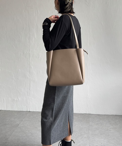 LBC(エルビーシー)の「合皮ミドルトートバッグ(トートバッグ・レディース・ベージュ/ライトグレー/ブラック/グレイッシュベージュ・FREE)」の10枚目の写真