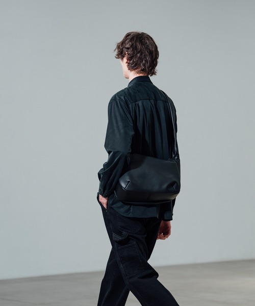 ブラック レザー ショルダーバッグ美品！ aniary ショルダーバッグ ショルダーバッグ（シュリンクレザー