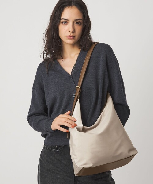 green label relaxing(グリーンレーベルリラクシング)の「ダブルバックル 2WAYショルダーバッグ -はっ水-(ショルダーバッグ・レディース・ブラック/ネイビー/モカ・FREE)」の4枚目の写真