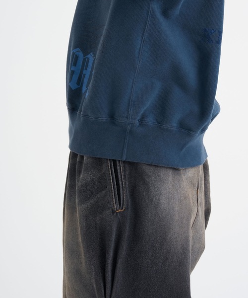 KHOKI(コッキ)の「【KHOKI / コッキ】 Vintage-effect sweatshirt(スウェット・メンズ・ネイビー・2/3)」の7枚目の写真