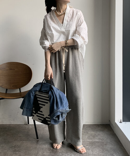 DouDou(ドゥドゥ)の「【WEB限定】ドロストスキッパーシャツ(シャツ/ブラウス・レディース・ブラック/ブルー系その他/オフホワイト・FREE)」の5枚目の写真