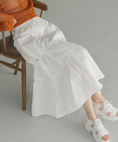 RETRO GIRL（レトロガール）の「ドロストナイロンSK（スカート・レディース・ブラック/オフホワイト/ベージュ・FREE）」の2枚目の写真