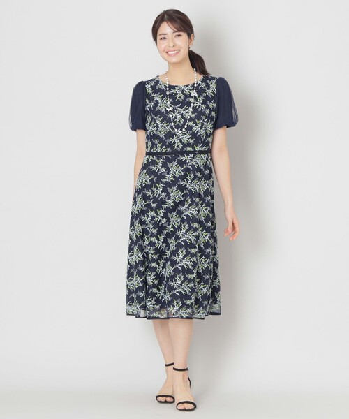 TO BE CHIC(トゥー ビー シック)の「ミモザチュールフィット&フレア ドレス(ワンピース・レディース・ネイビー/オフホワイト・40/42)」の4枚目の写真