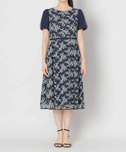 TO BE CHIC(トゥー ビー シック)の「ミモザチュールフィット&フレア ドレス(ワンピース・レディース・ネイビー/オフホワイト・40/42)」の5枚目の写真