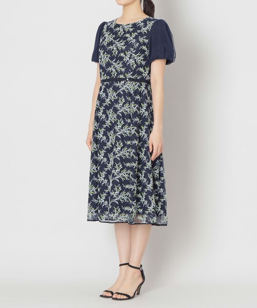 TO BE CHIC(トゥー ビー シック)の「ミモザチュールフィット&フレア ドレス(ワンピース・レディース・ネイビー/オフホワイト・40/42)」の6枚目の写真