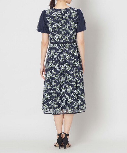 TO BE CHIC(トゥー ビー シック)の「ミモザチュールフィット&フレア ドレス(ワンピース・レディース・ネイビー/オフホワイト・40/42)」の7枚目の写真