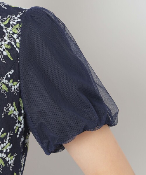 TO BE CHIC(トゥー ビー シック)の「ミモザチュールフィット&フレア ドレス(ワンピース・レディース・ネイビー/オフホワイト・40/42)」の8枚目の写真