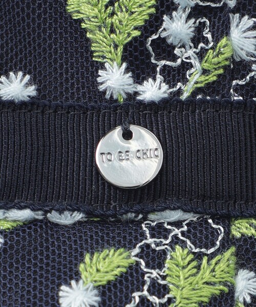 TO BE CHIC(トゥー ビー シック)の「ミモザチュールフィット&フレア ドレス(ワンピース・レディース・ネイビー/オフホワイト・40/42)」の10枚目の写真