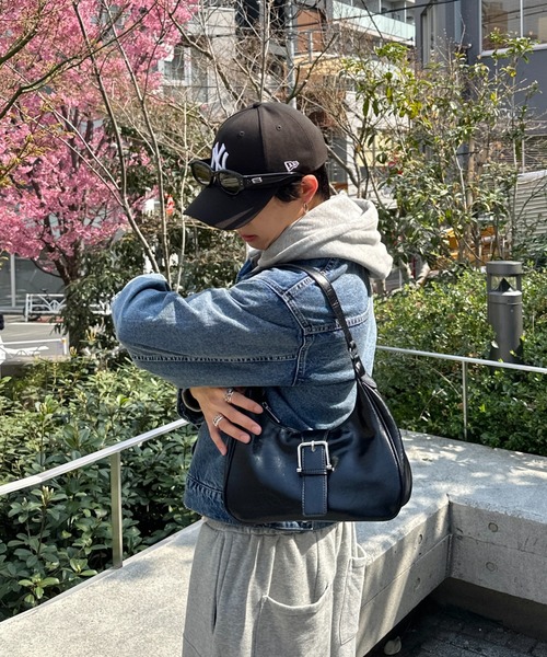 ADAMASTE（アダマスト）の「【ADAMASTE SELECT】buckle belt 2way shoulder bag - バックルベルト2wayショルダーバッグ（ショルダーバッグ・メンズ・ブラック/シルバー/ブラウン・FREE）」の12枚目の写真