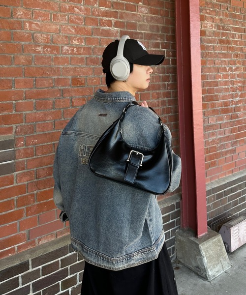 ADAMASTE（アダマスト）の「【ADAMASTE SELECT】buckle belt 2way shoulder bag - バックルベルト2wayショルダーバッグ（ショルダーバッグ・メンズ・ブラック/シルバー/ブラウン・FREE）」の4枚目の写真