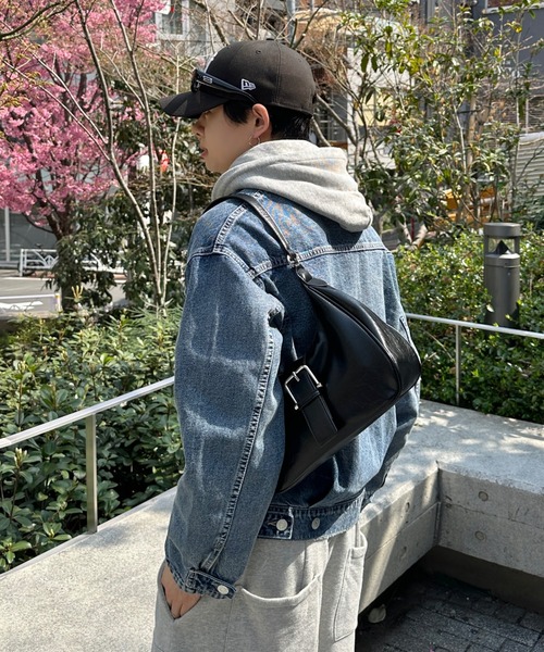 ADAMASTE（アダマスト）の「【ADAMASTE SELECT】buckle belt 2way shoulder bag - バックルベルト2wayショルダーバッグ（ショルダーバッグ・メンズ・ブラック/シルバー/ブラウン・FREE）」の13枚目の写真