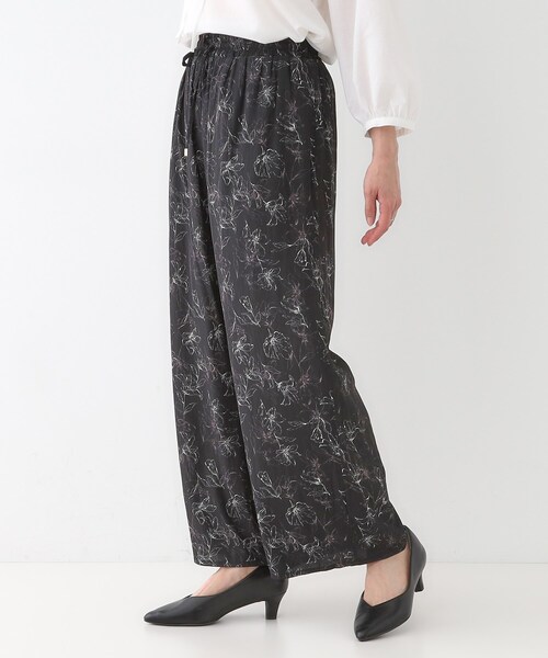 DRESKIP（ドレスキップ）の「【高レビュー/着丈選べる】さらり柔らか マットサテンワイドパンツ（その他パンツ・レディース・アイボリー系6/ブルー系その他/イエロー系その他/ブラック系6/チャコールグレー/ナチュラル・01/02/03/04/36/38/40/42）」の9枚目の写真