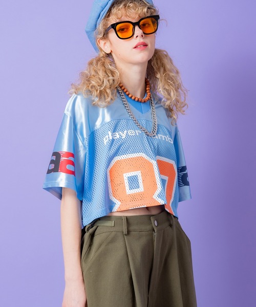 a.p.o.v.（エーピーオービー）の「a.p.o.v. クロップド丈メッシュカットナンバリングフットボールシャツ（Tシャツ/カットソー・メンズ・ブラック/ブルー/グレー/ピンク・ONESIZE）」の3枚目の写真
