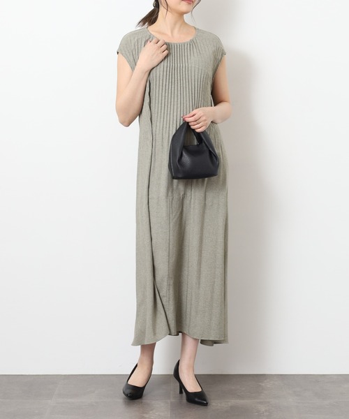 BRODIAEA(ブローディア)の「BRODIAEA 細プリーツノースリーブロングワンピース ベルト付き(ワンピース・レディース・チャコールグレー/サックスブルー/レッド/グレー/モスグリーン・40)」の11枚目の写真
