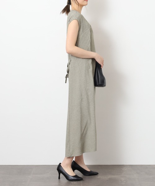 BRODIAEA(ブローディア)の「BRODIAEA 細プリーツノースリーブロングワンピース ベルト付き(ワンピース・レディース・チャコールグレー/サックスブルー/レッド/グレー/モスグリーン・40)」の16枚目の写真