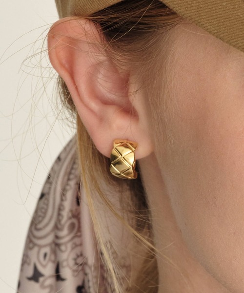 ANOH（アノー）の「キルティングフープピアス（ピアス（両耳用）・レディース・シルバー/ゴールド・FREE）」の2枚目の写真