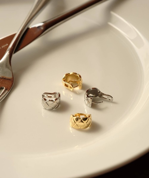 ANOH（アノー）の「キルティングフープピアス（ピアス（両耳用）・レディース・シルバー/ゴールド・FREE）」の5枚目の写真